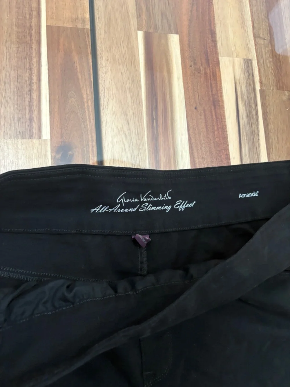 NWT Plus Size 24W Gloria Vanderbilt Black Pull Up Capri Ponte Knee Length Shorts